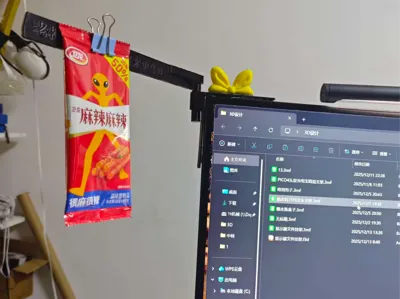 Monitor document hanger