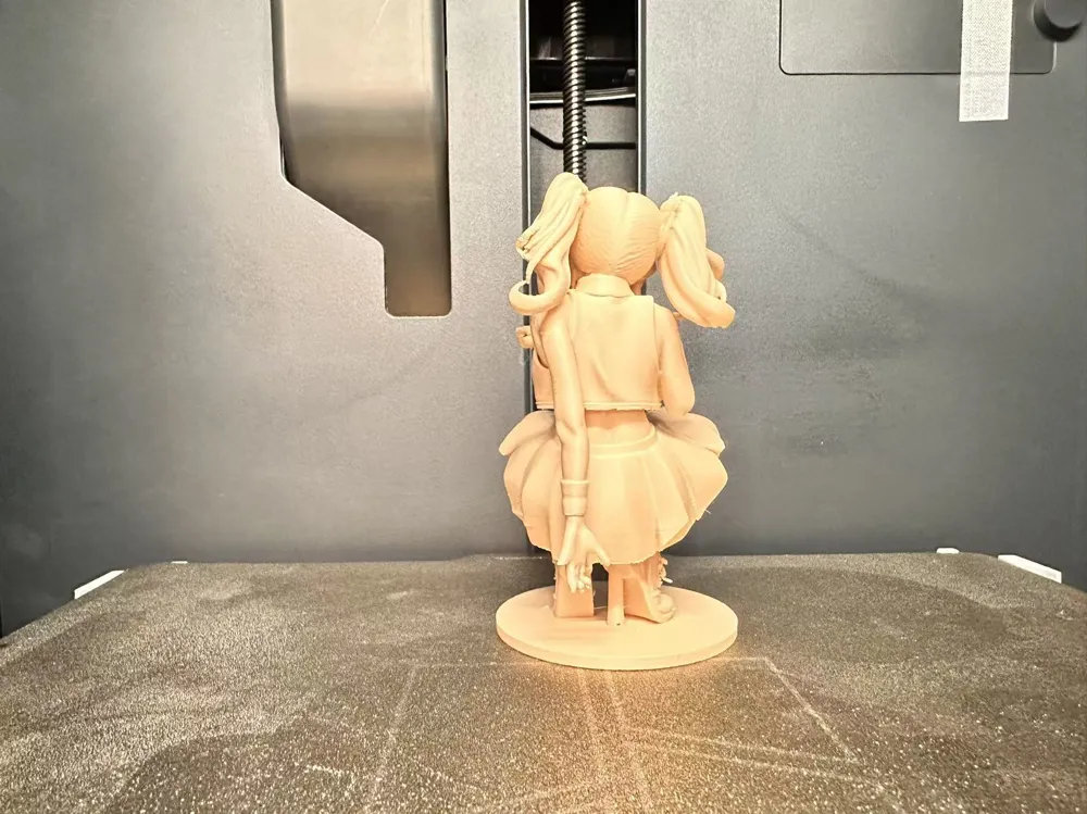 Ornamento decorativo da collezione, figurina da allenamento per tennis infuocato fatto a mano