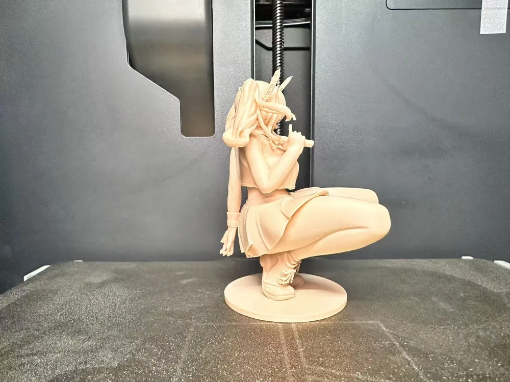 Ornamento decorativo da collezione, figurina da allenamento per tennis infuocato fatto a mano