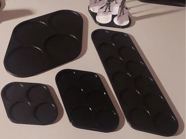 Tabletop model multibases