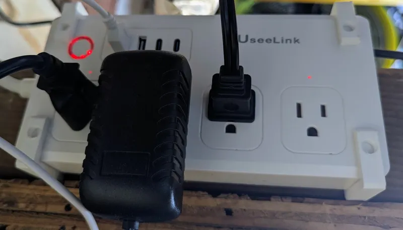 Useelink (amazon) smart power strip wall bracket