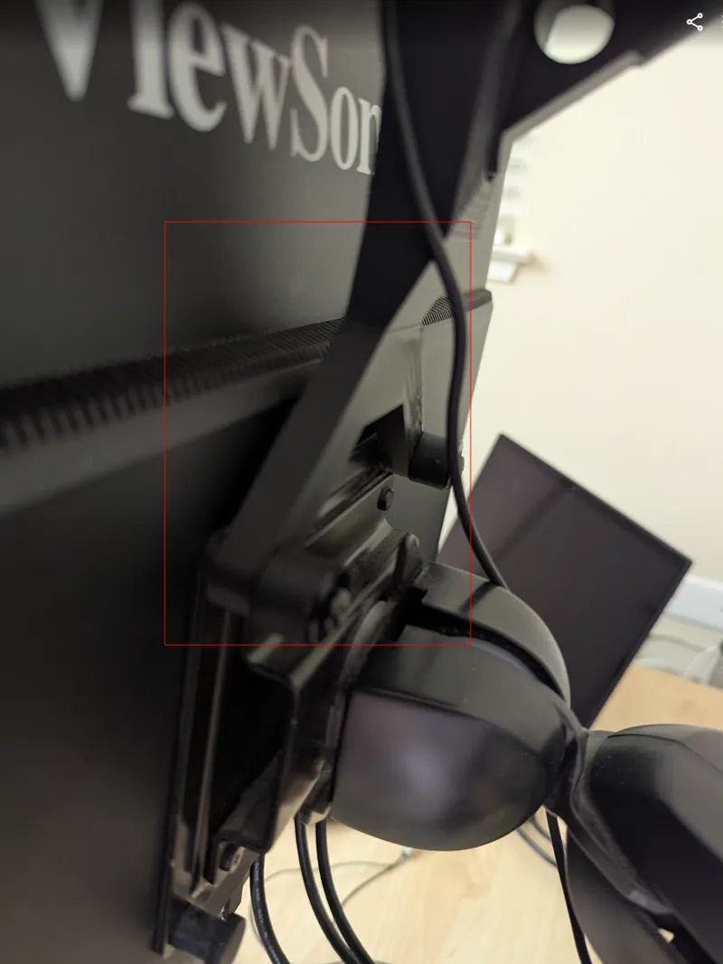 A more stable bracket remix for a VESA 100 Mount
