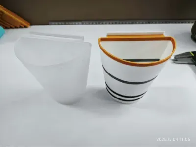 办公卡位的笔筒