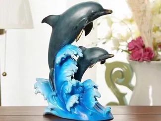 海豚逐浪