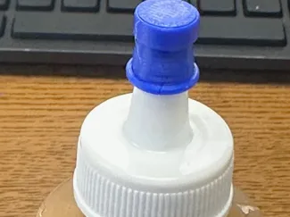 Arleene tacky glue cap