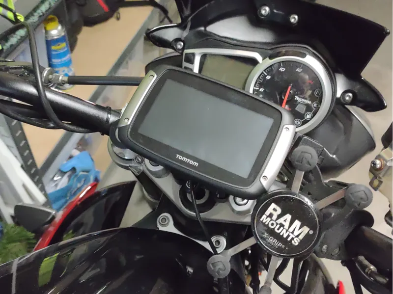 TomTom Rider mount for Triumph Street Triple
