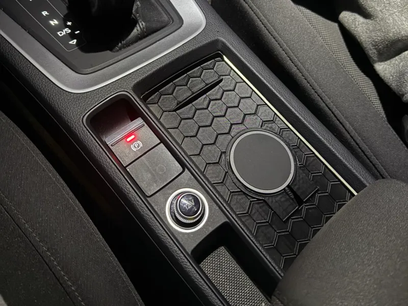 Audi Q3 F3 - Cup Holder with MagSafe Charger