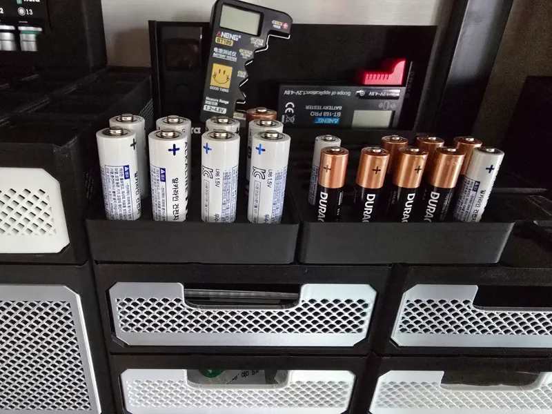 AA & AAA Battery Holder (with Gridfinity base)