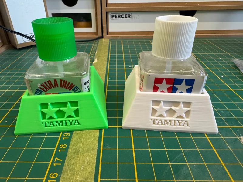 Support de pot de colle Tamiya 