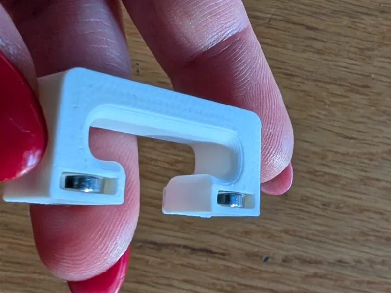 cable magnetic hook no support scalable