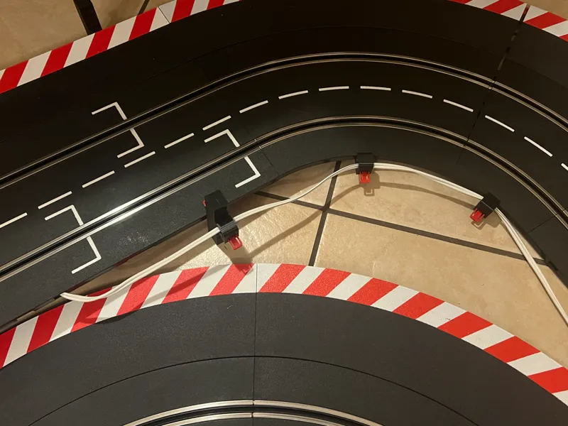 Carrera Schienen Kabelführung/ track cable routing