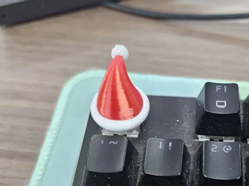 为圣诞节制作的一款圣诞帽键盘按键