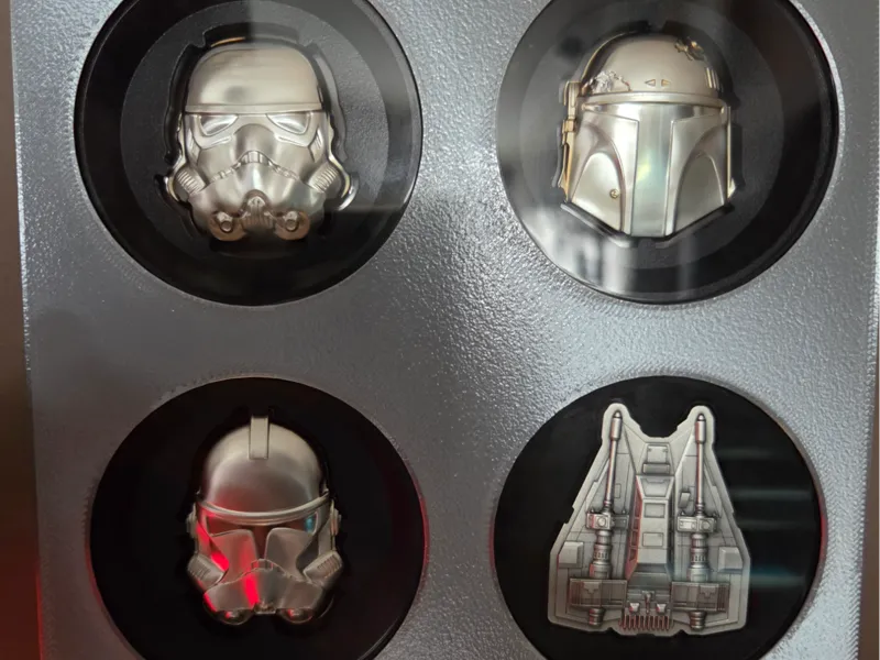 NZ mint 2oz helmet display