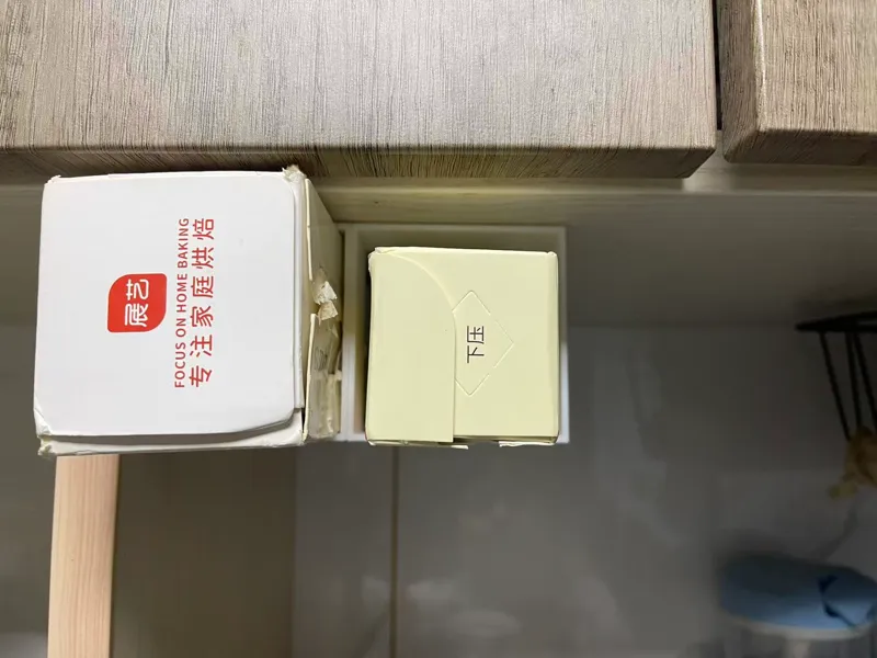 厨房烘焙卷纸架