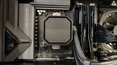 Thermalright Frozen Prism AIO 360mm faceplate