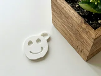 Smiling emoji doodle keychain