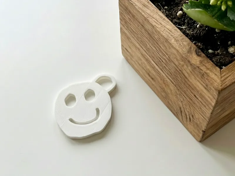 Smiling emoji doodle keychain