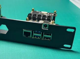 Rack 10" RPI5 - Geekworm X1009