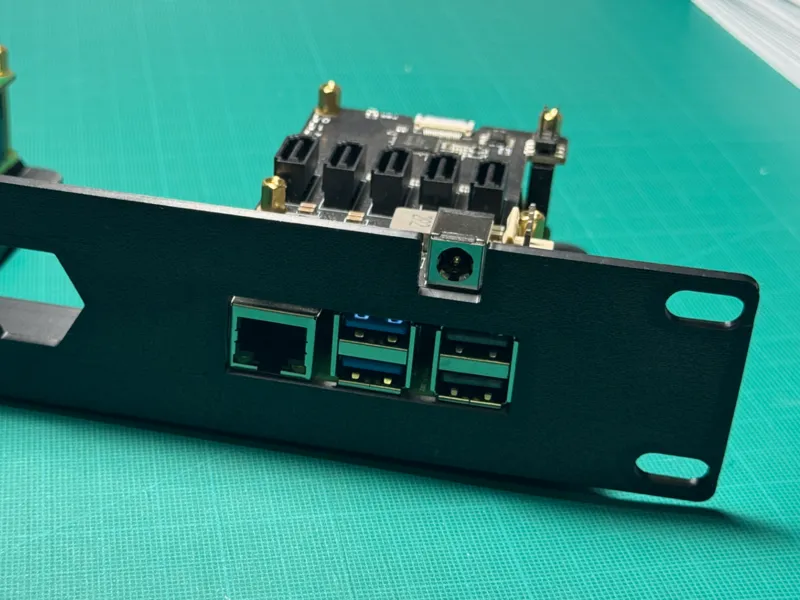Rack 10" RPI5 - Geekworm X1009