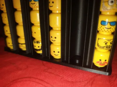 head holder for building bricks