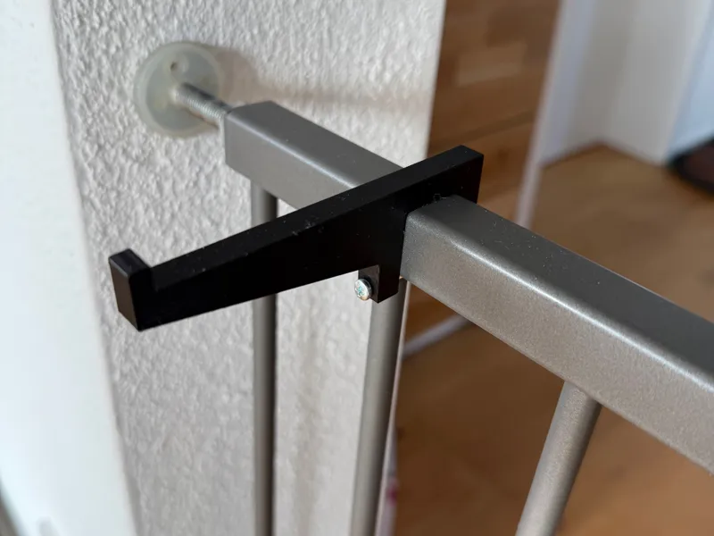 Haken zur Befestigung am Kinderschutzgitter