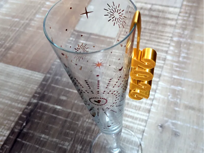2026 Sektglas Anhänger