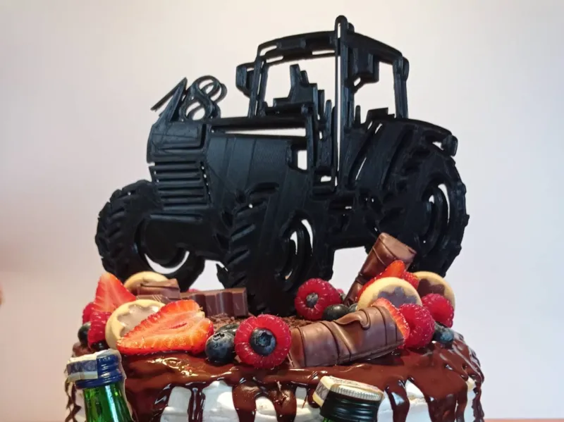 Tractor cake decoration