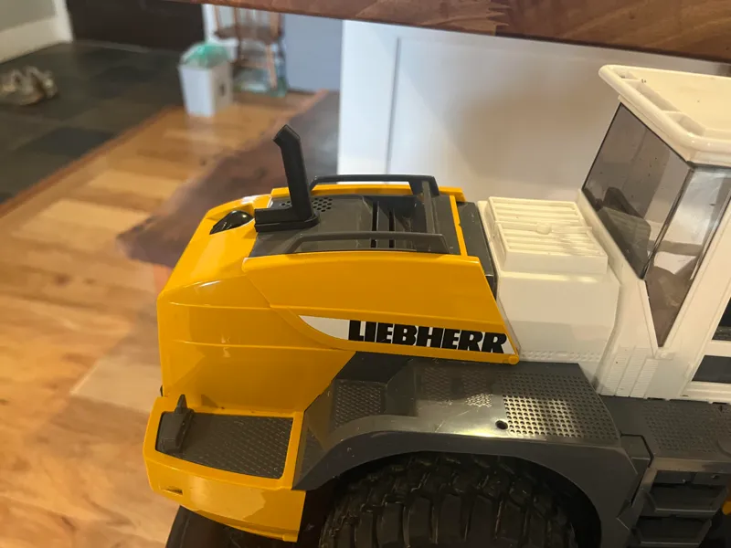 Bruder Liebherr front loader smoke stack