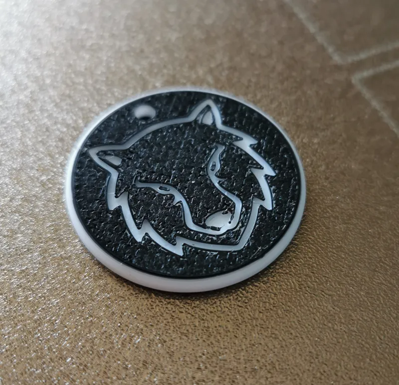 Wolf Keychain – Stylized Wolf Head in Circle