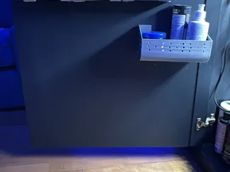 Wall container