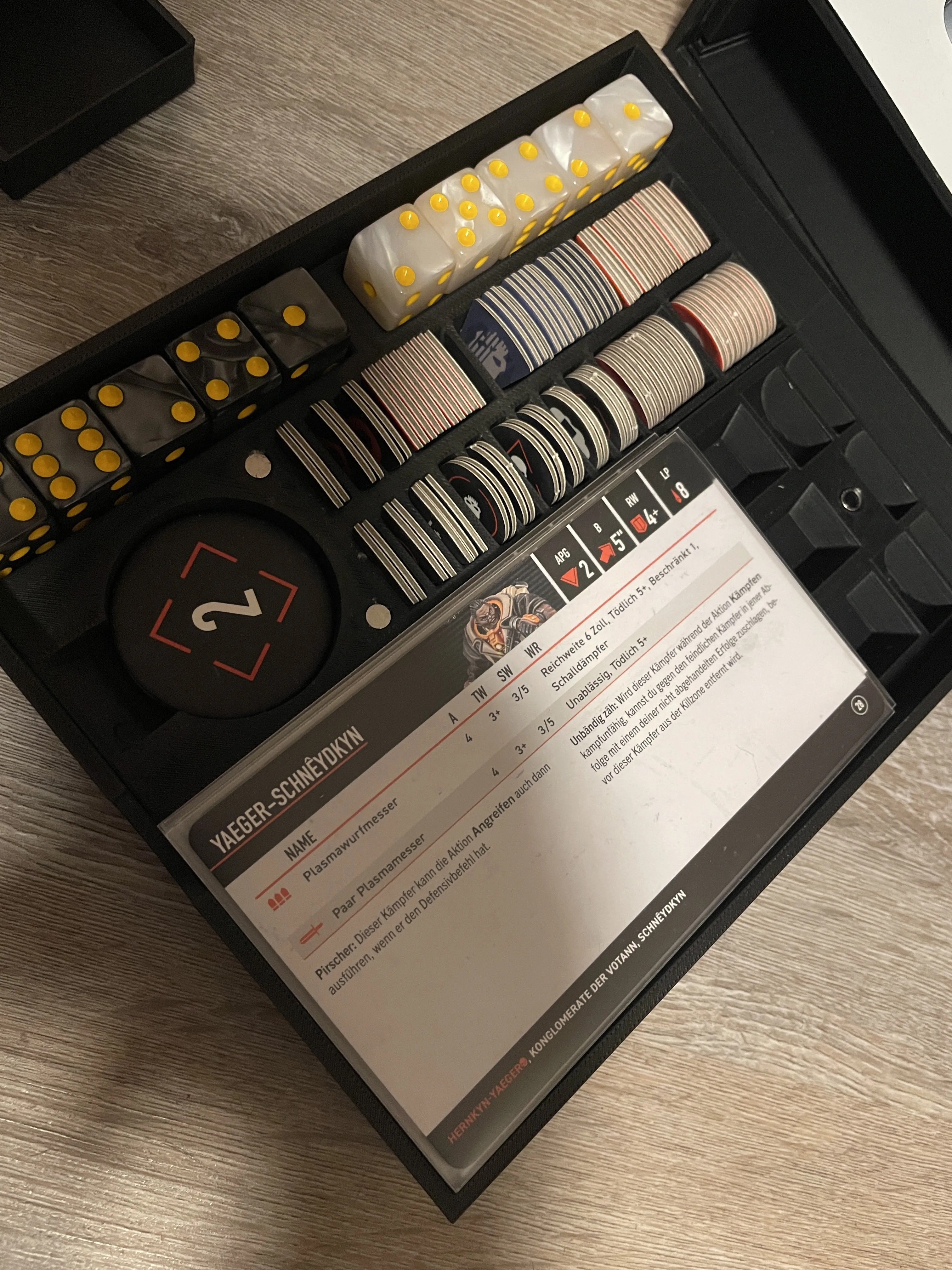 Drawer with fully occupied inserts for storing material