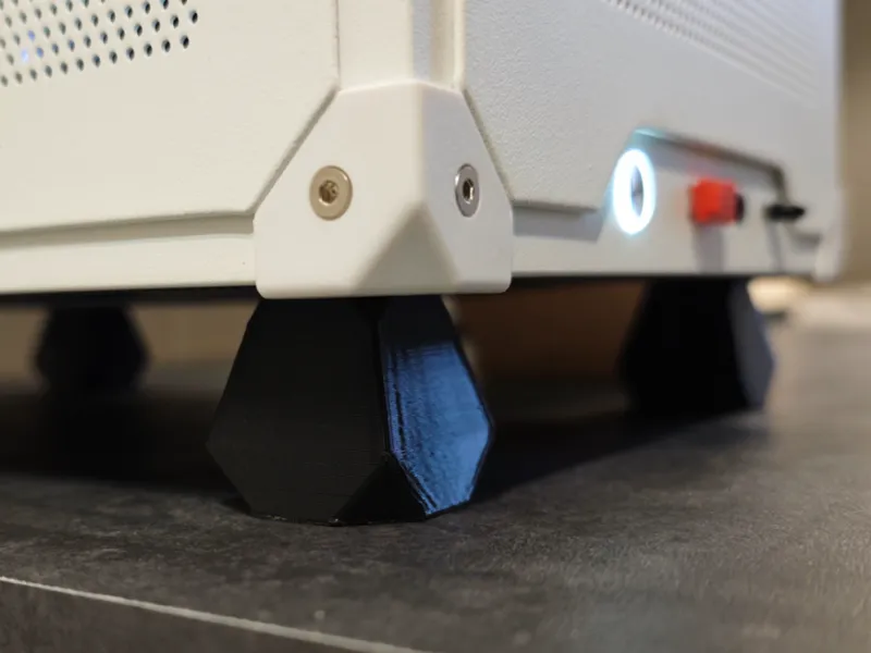 Jonsbo C6 PC case legs