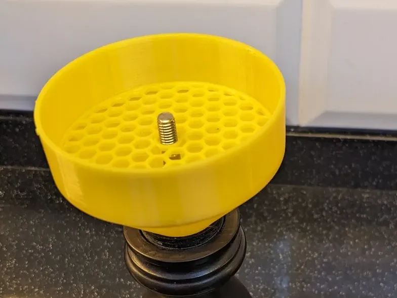 Pepper funnel with sifter