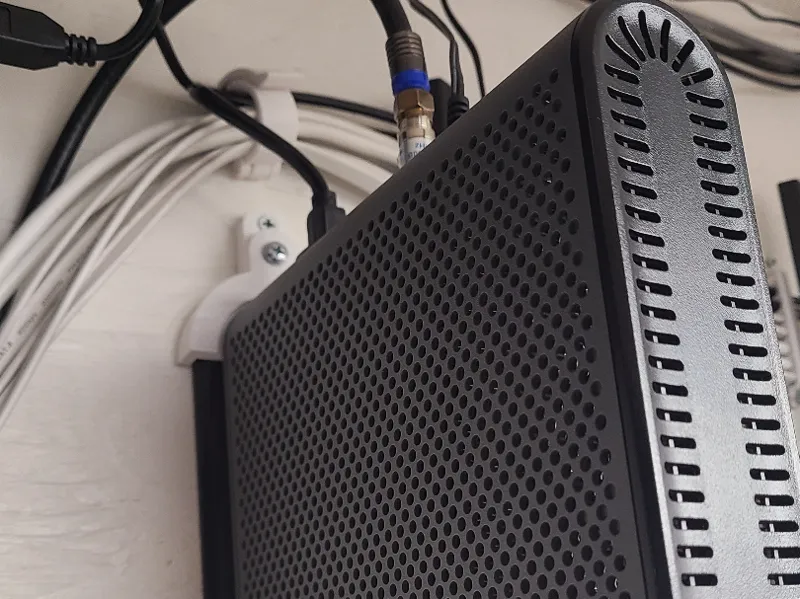 Motorola MB7621 Wall Mount