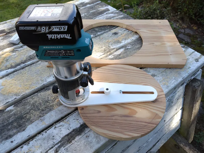 Makita DRT50 Router circle jig