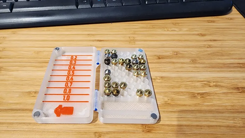 M6 Nozzle Container