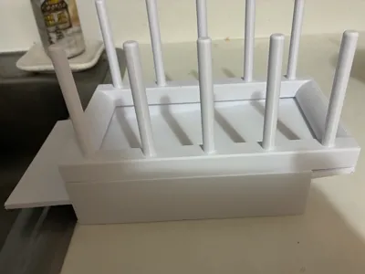 dinner plate holder with drip ramp