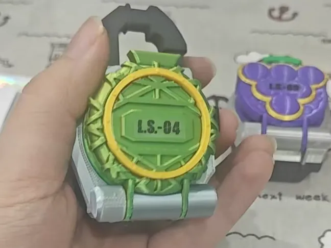 假面骑士铠武蜜瓜锁种分色可动版