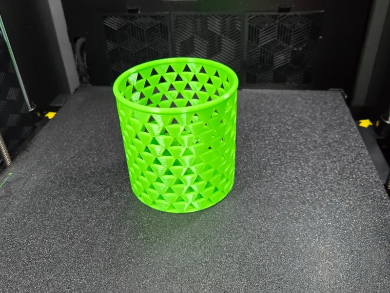 Becher Dreieck für Stifte oder als Lampe oder...?