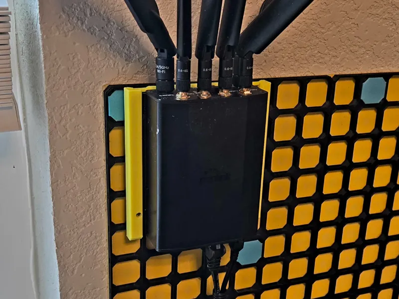 Peplink BR1 Mini mount - openGrid