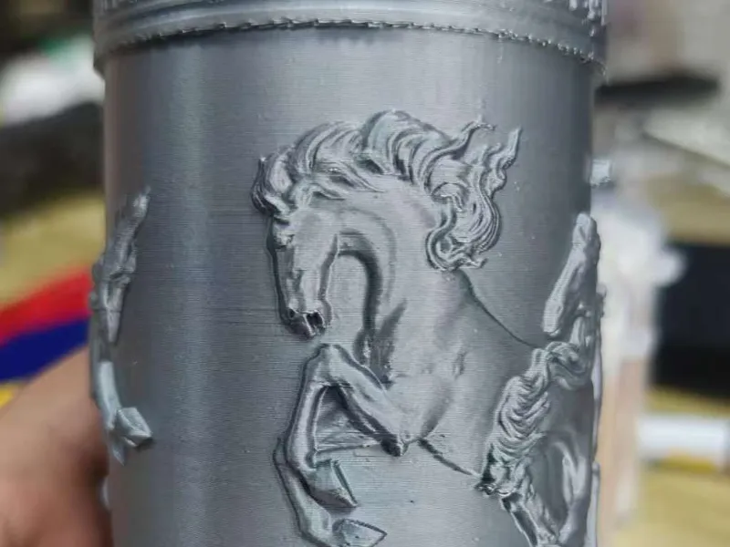 八骏图笔筒