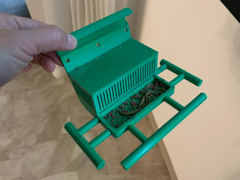 小鸟投喂器