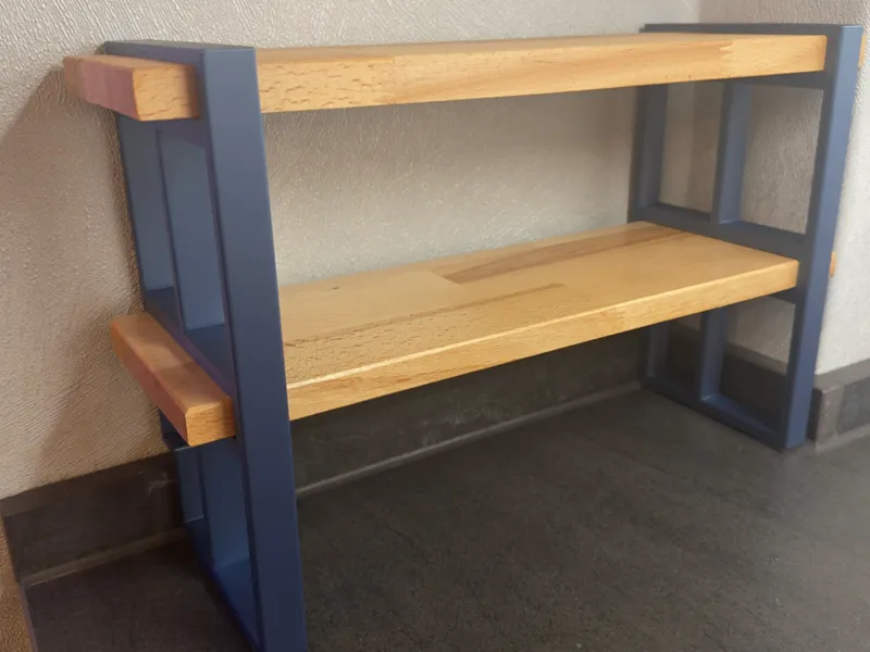Kleines Küchenregal