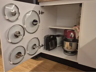 Pot lid holder