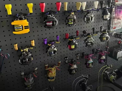 Fishing Reel Storage Hanger - Fits 6*16mm Pegboard