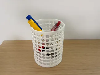 简约镂空小笔筒