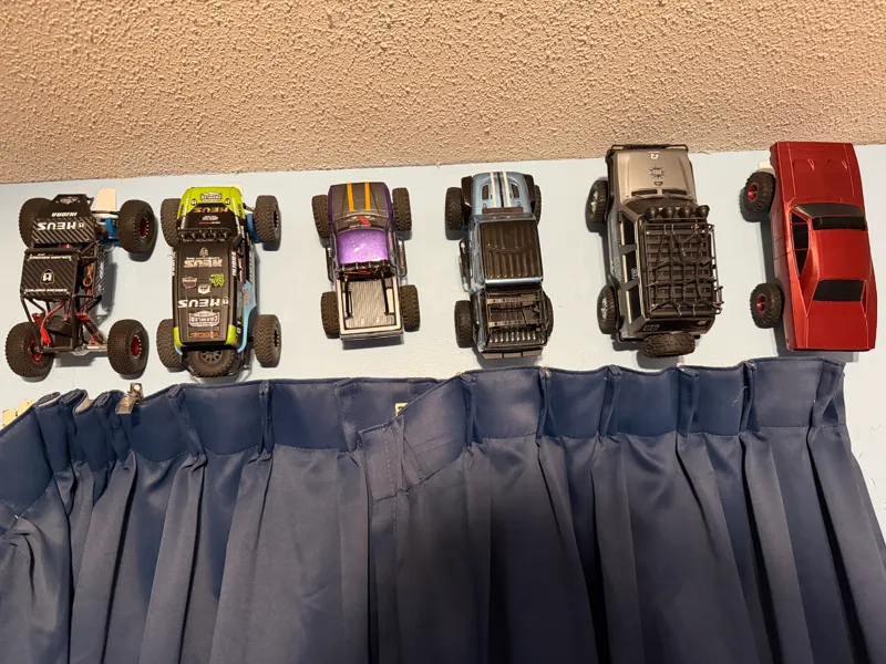1/24 and 1/18 RC crawler Wall Mount