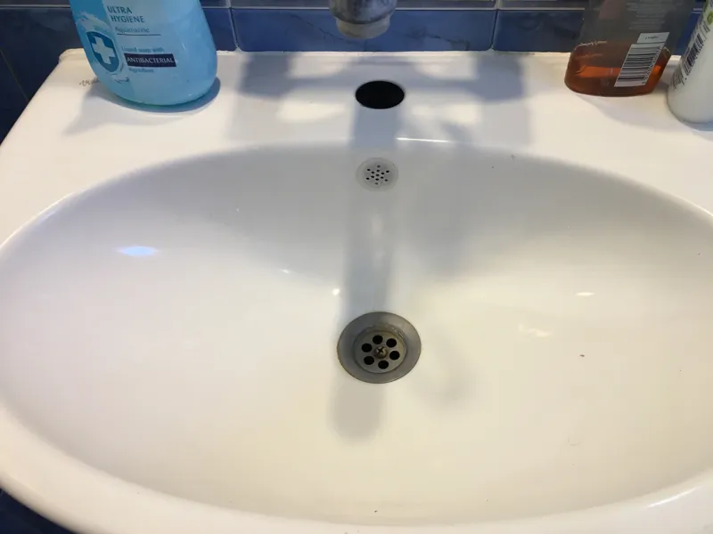 Bathroom sink plug