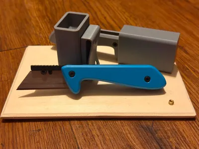 Utility knife with belt holster