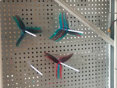 5-inch FPV drone propeller storage, compatible with 6mm hole diameter, 16mm hole spacing pegboard